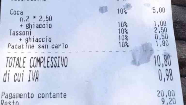 Italienii, scandalizați că, mai nou, li se taxează și cuburile de gheață din băuturi sau tăiatul sendvișului în două