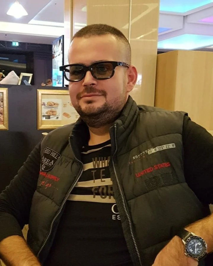 Mihai este șoferul român de TIR care a murit în Italia! S-a stins la 39 de ani, după ce a făcut infarct la volan. Soția își urlă durerea: „Ne-ai lăsat singure…”