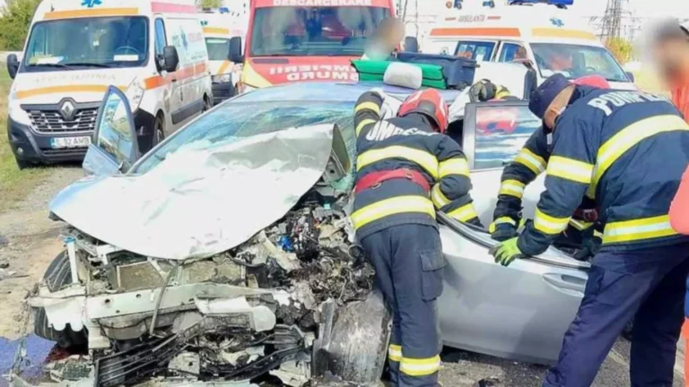 Acum! Accident grav! Două persoane duse de urgență la spital!