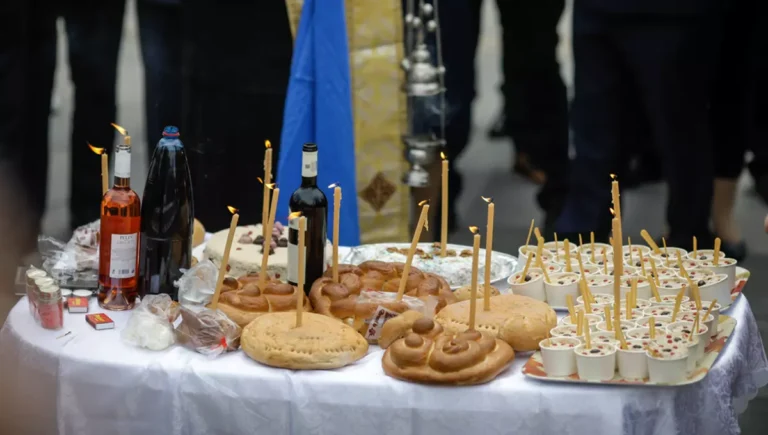 Moșii de Toamnă. Ce NU TREBUIE să pui în pachetele de pomană