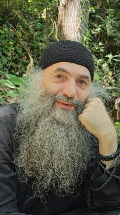 Părintele Pimen Vlad, mesaj de la Muntele Athos: „Dacă omul nu-și găsește liniștea înăuntrul său, zadarnic o caută în toată lumea”