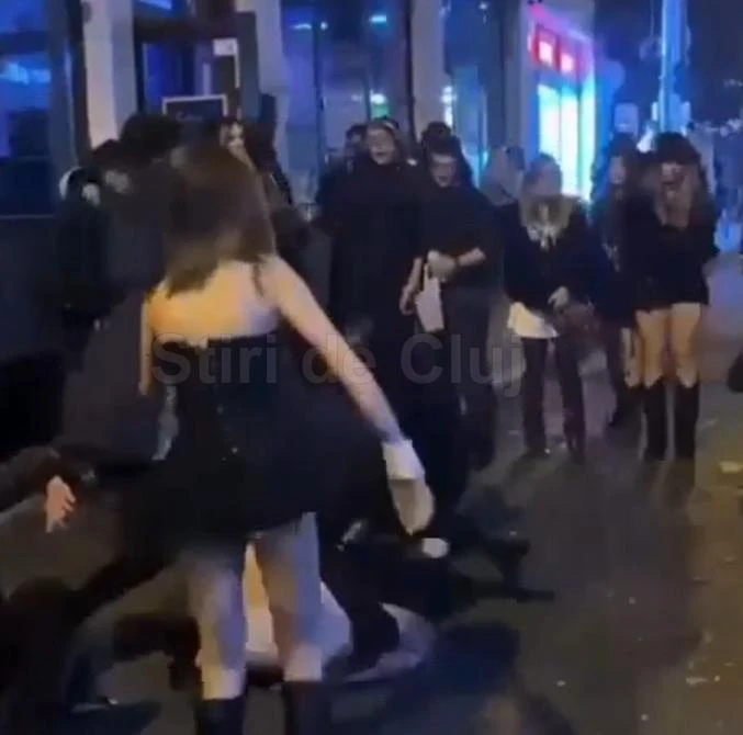 Bătaie între fete, în noaptea de Halloween. Avertismentul unui martor: „Pleacă întregi de acasă și vin pe bucăți înapoi”