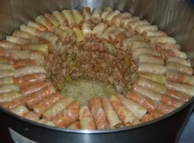 Nu mai pune orezul direct în carne. Trucul pe care îl folosesc maghiarii pentru cele mai bune sarmale