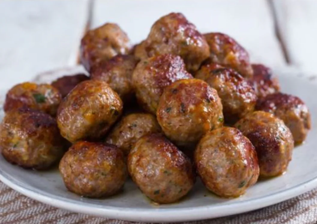Ingredientul-cheie care transformă chiftelele într-o delicatesă fragedă și pufoasă