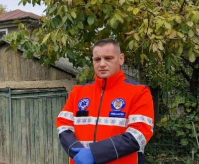 „Nu îmi vine să cred!” Un ambulanțier de 45 de ani, tată a doi copii, a murit subit în ziua sa liberă