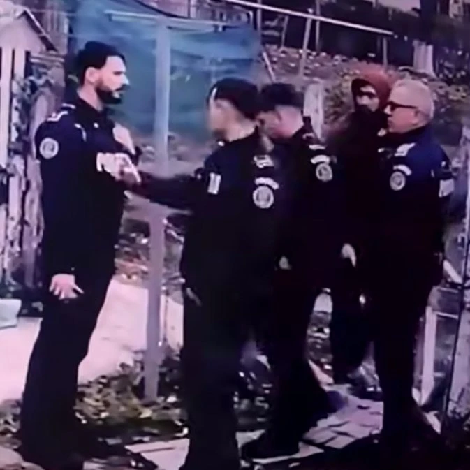 Acuzat că trage cu pușca în soție, un bărbat din Buzău s-a trezit cu trupele speciale la ușă. Ce au găsit polițiștii la percheziții