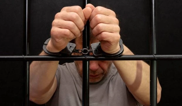 Un român care încerca să comită un jaf a fost prins dormind la locul faptei, după ce s-a îmbătat cu alcoolul pe care trebuia să-l fure