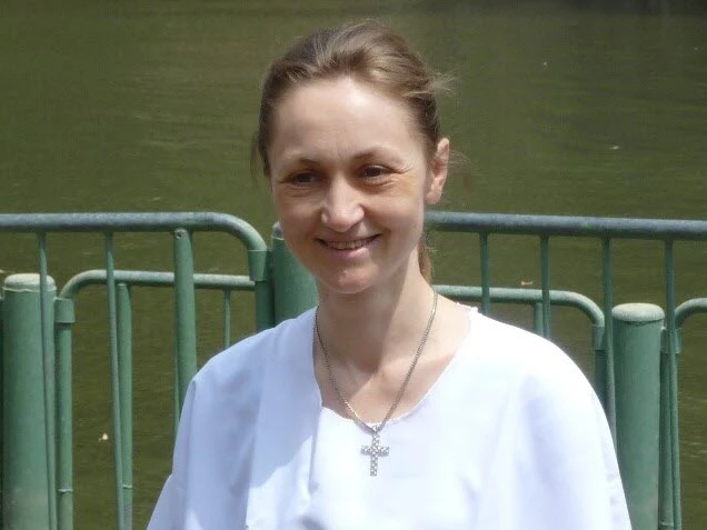 „Era ca și cum ar fi trăit o mare suferință interioară”. O doctoriță româncă, găsită carbonizată în Franța, iar fiul ei este de negăsit.