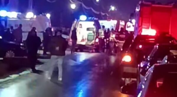 GROAZĂ pe șosea! Un bătrân de 75 de ani a făcut prăpăd. Un tânăr, iubita și mama ei au ajuns de urgență la spital