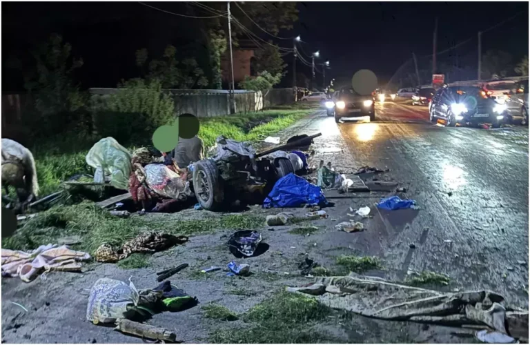 NOAPTEA GROAZEI! Căruță făcută zob de o mașină, bebeluș de doar 3 săptămâni mort pe loc!