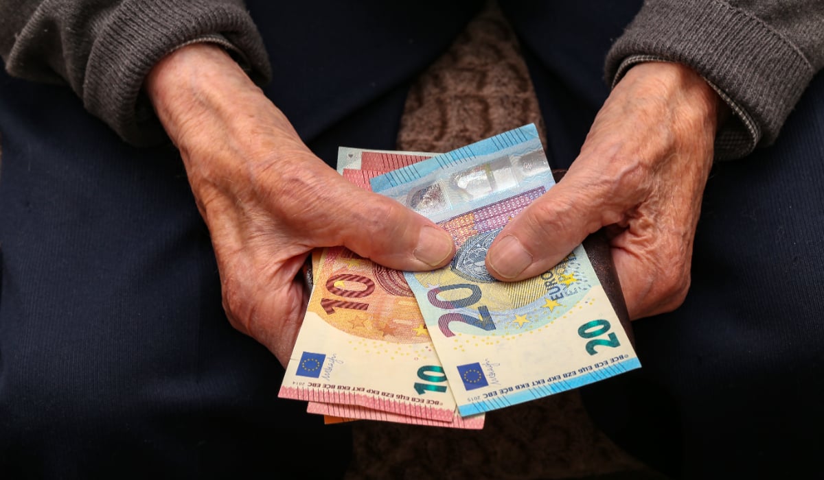 I-au tăiat toată pensia pe un an întreg pentru că a muncit 30 de ore! Motivul autorităților e incredibil