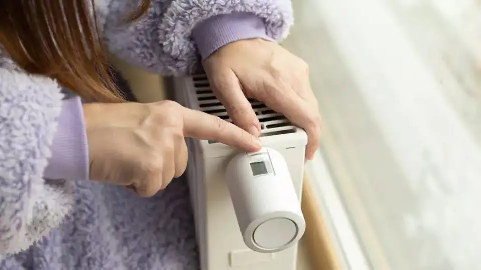 Românii cu venituri de până la 2.053 de lei pot primi bani de la stat. Ce trebuie să faci pentru ajutorul de încălzire