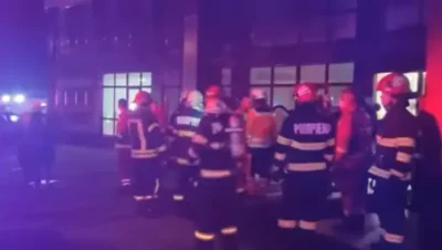 Panică! 19 persoane, printre care și trei copii, evacuate dintr-un bloc din cauza mirosului puternic de gaz!