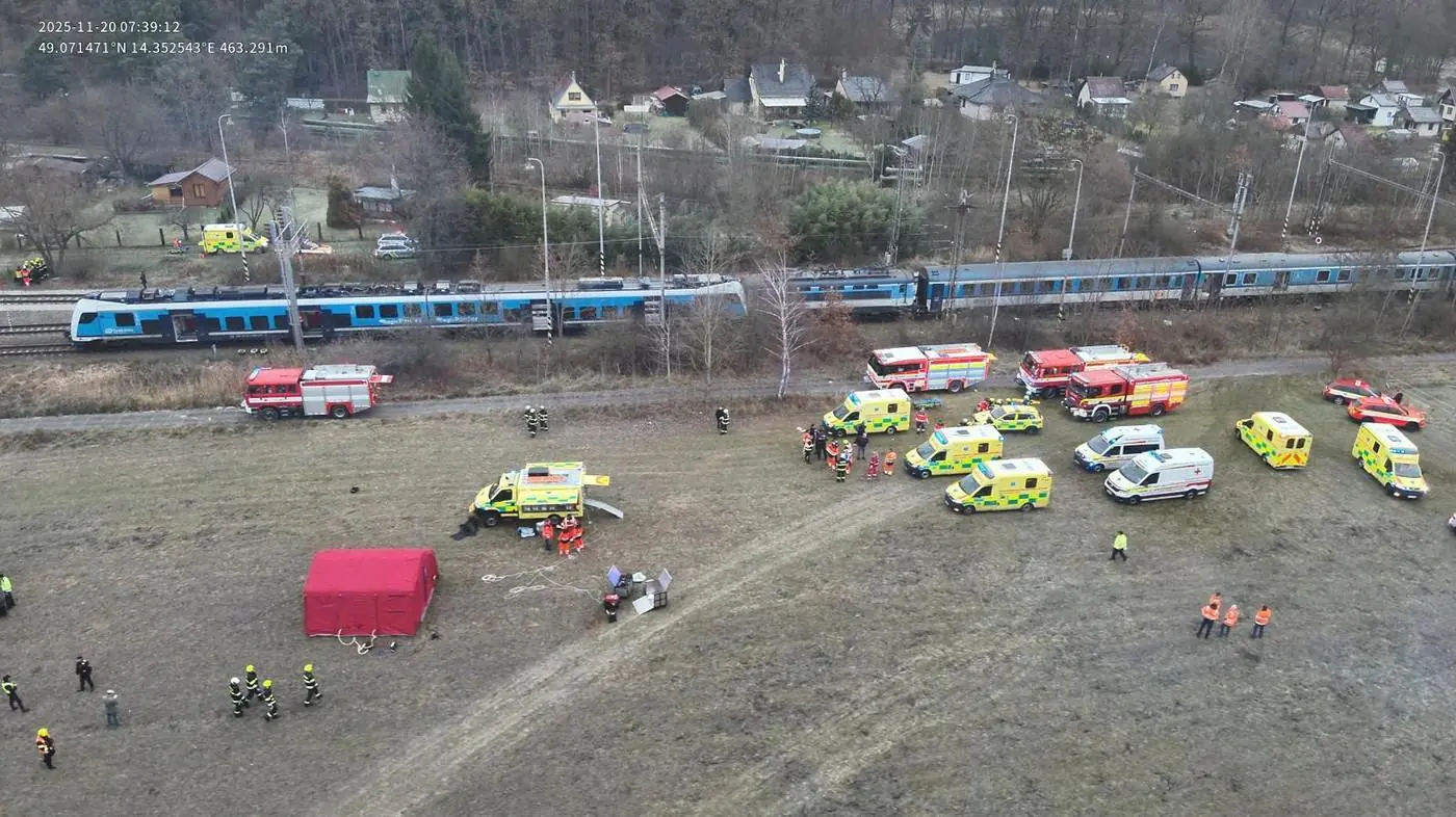 Tragedie de proporții! Două trenuri s-au izbit violent, sunt zeci de victime. Imagini de coșmar de la fața locului