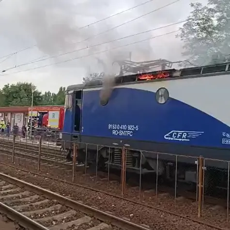 Un tren a fost oprit de urgență cu girofarurile la Suceava. Ce au găsit polițiștii pe șine