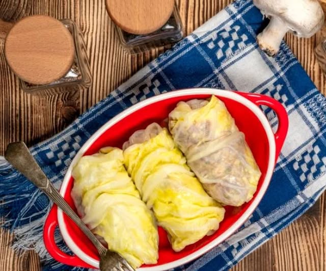 Ingredientul bizar din cea mai veche rețetă de sarmale. Ce se punea în compoziție acum 300 de ani e uluitor