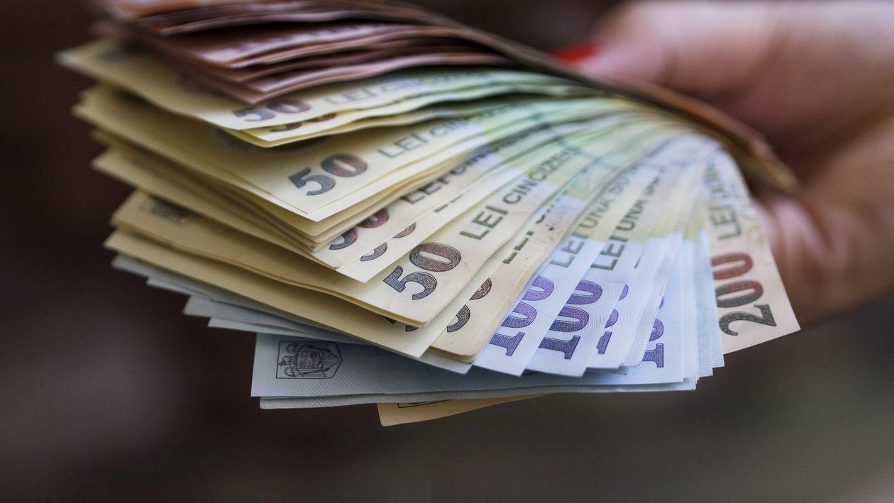 VESTE URIAȘĂ! Banii intră pe card înainte de Crăciun. Data exactă când se fac plățile pentru acești români