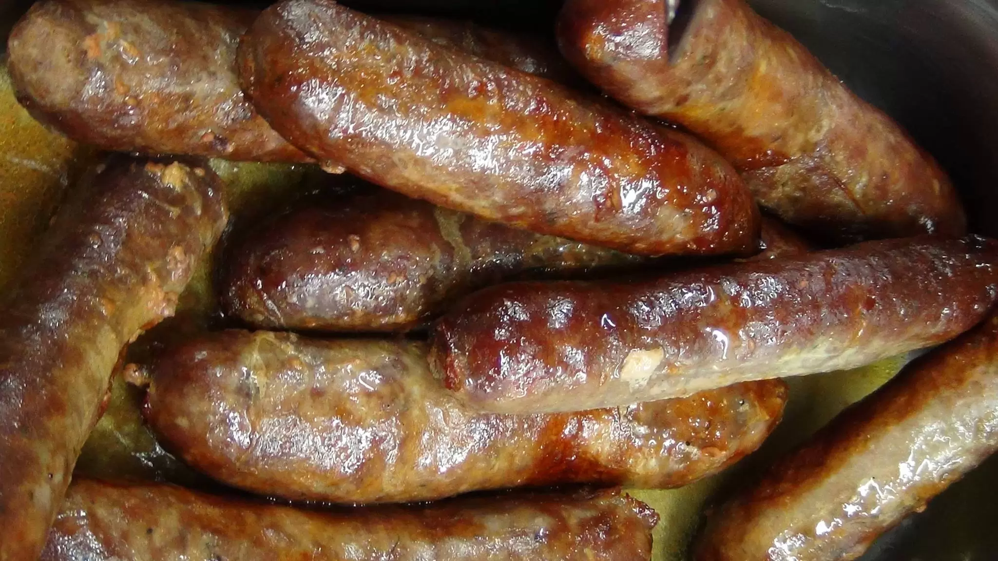 Ce trebuie să pui în carnea de cârnați ca să iasă pufoși. Ingredientul banal care schimbă tot gustul