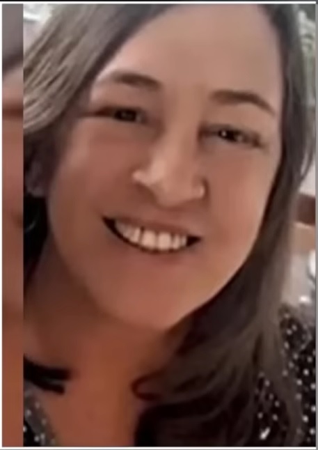 Și-a ucis mama și i-a tăiat degetul pentru a-i lua banii. Ce a făcut studentul cu telefonul femeii e de necrezut