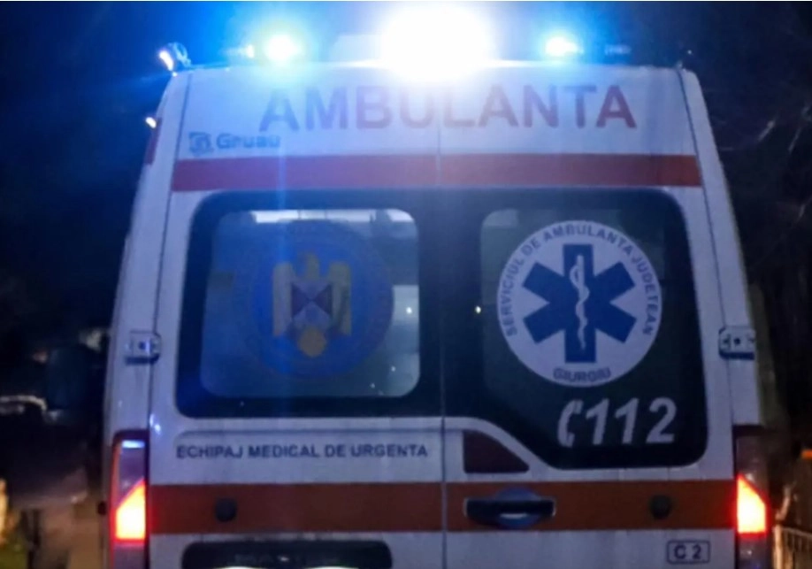 Accident teribil cu o ambulanță în Teleorman! Asistenta e rănită. Ce au făcut rudele pacientului întrece orice imaginație