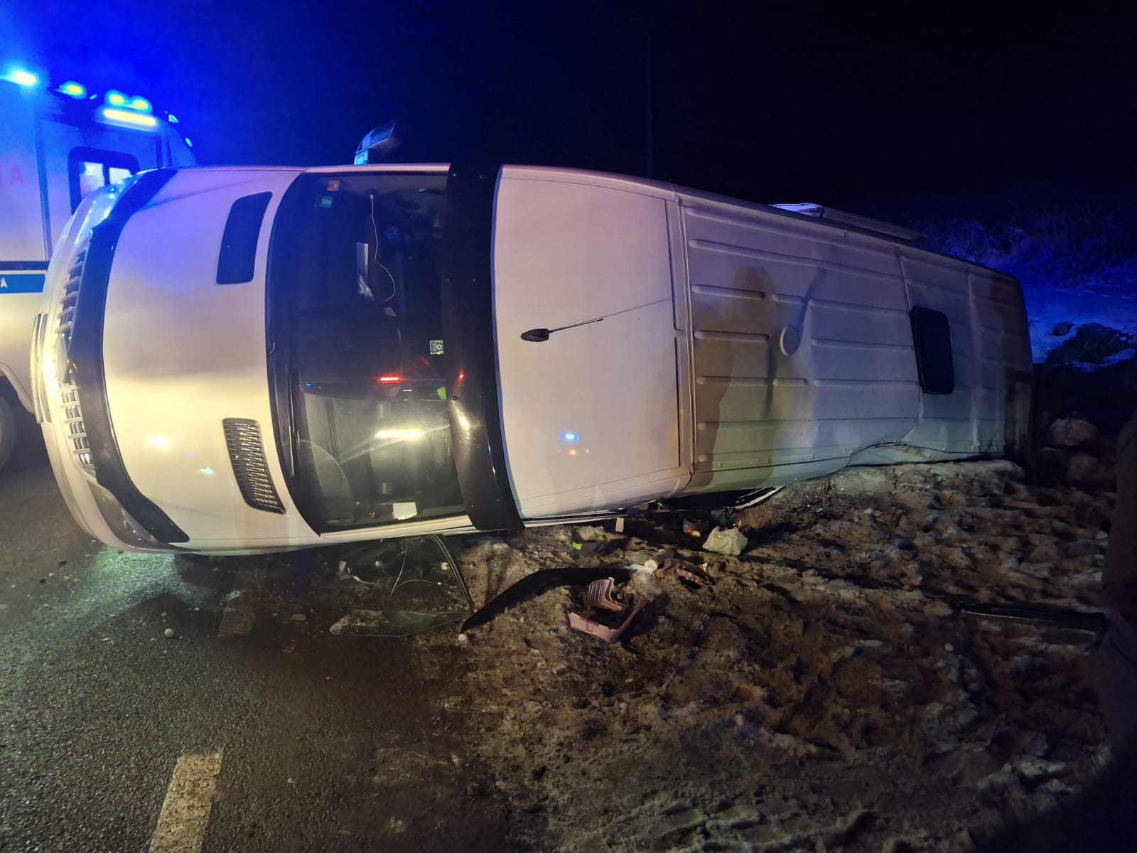Filmul accidentului din Ilișești: Un microbuz cu 11 oameni s-a răsturnat în noapte. Cine sunt victimele de la UPU