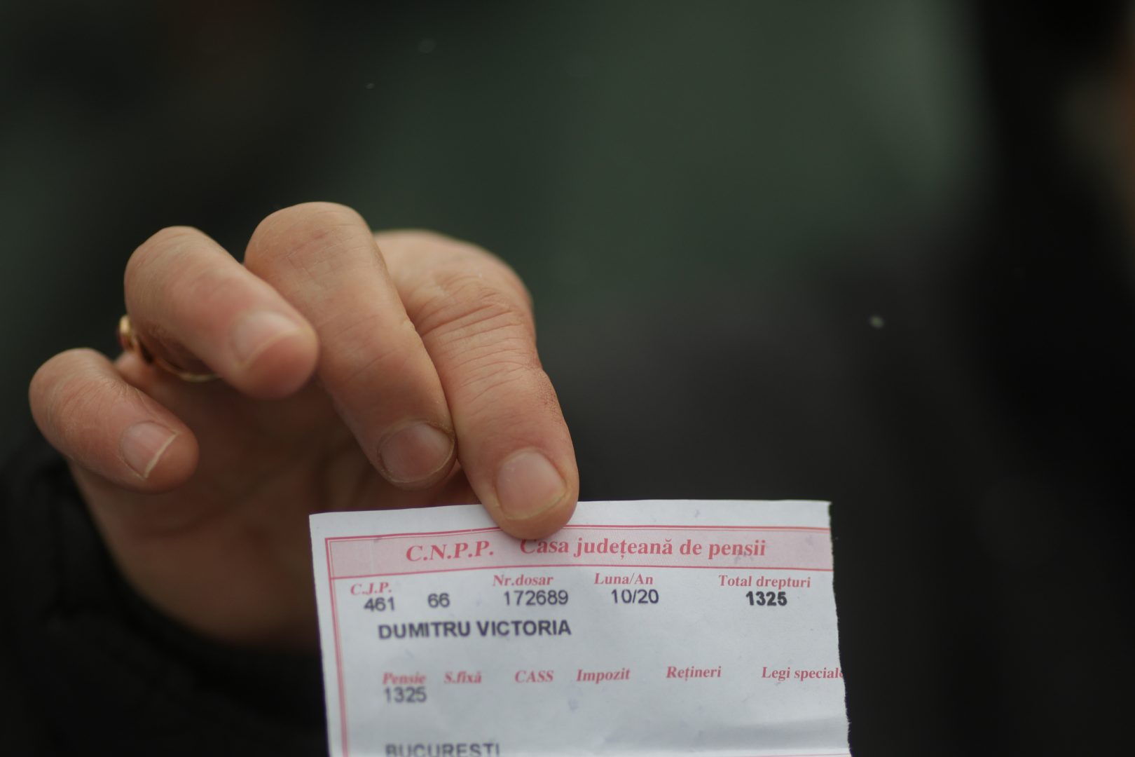Lovitură pentru milioane de pensionari în ianuarie 2026! Banii vin mai târziu. Vezi când ajunge, de fapt, poștașul