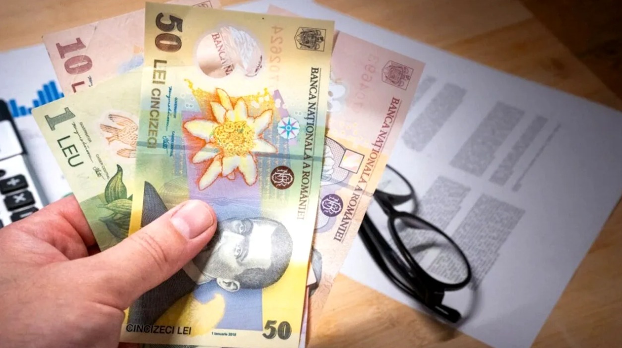 7.000 de români SCAPĂ de datorii, dar numai dacă au de plată sub…