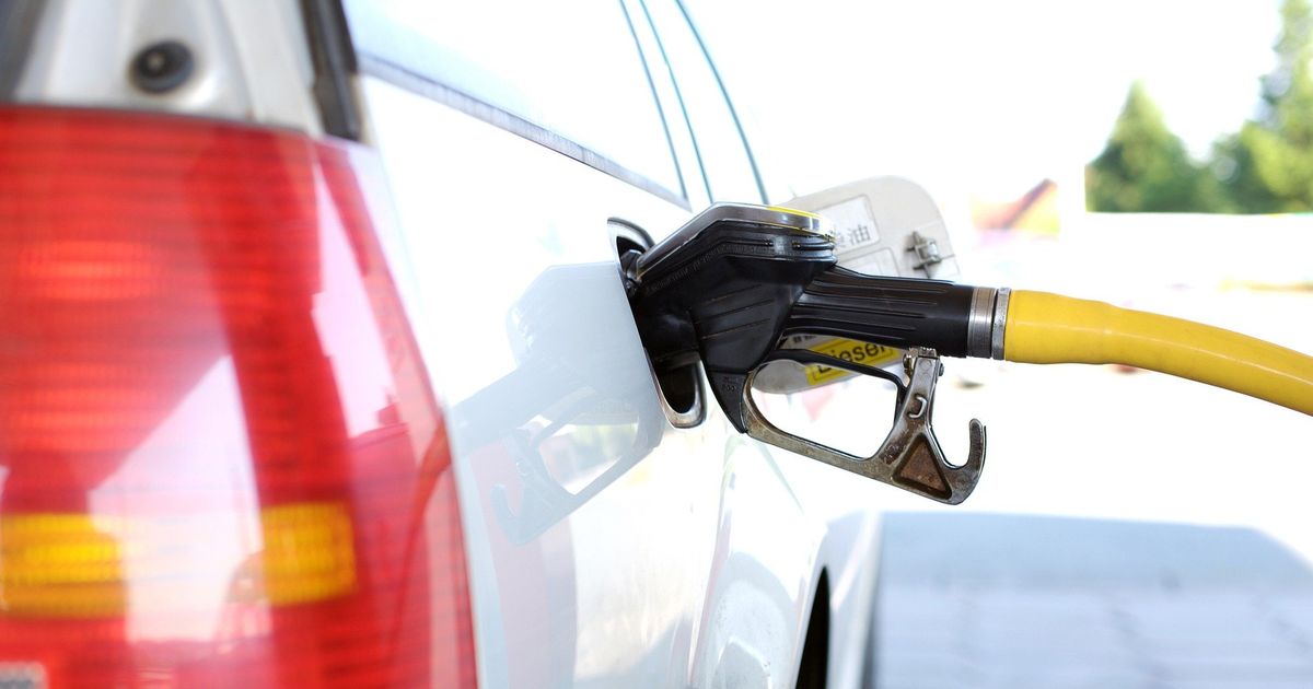 ANUNȚ îngrijorător pentru șoferi! Iată la ce SUMĂ record ar putea ajunge motorina…