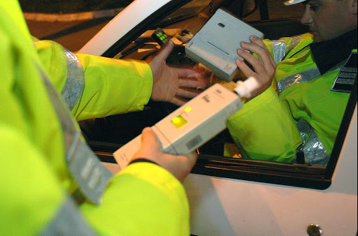 Polițiștii de pe A1 au rămas mască! Ce a pățit o femeie de 36 de ani imediat ce a suflat în etilotest