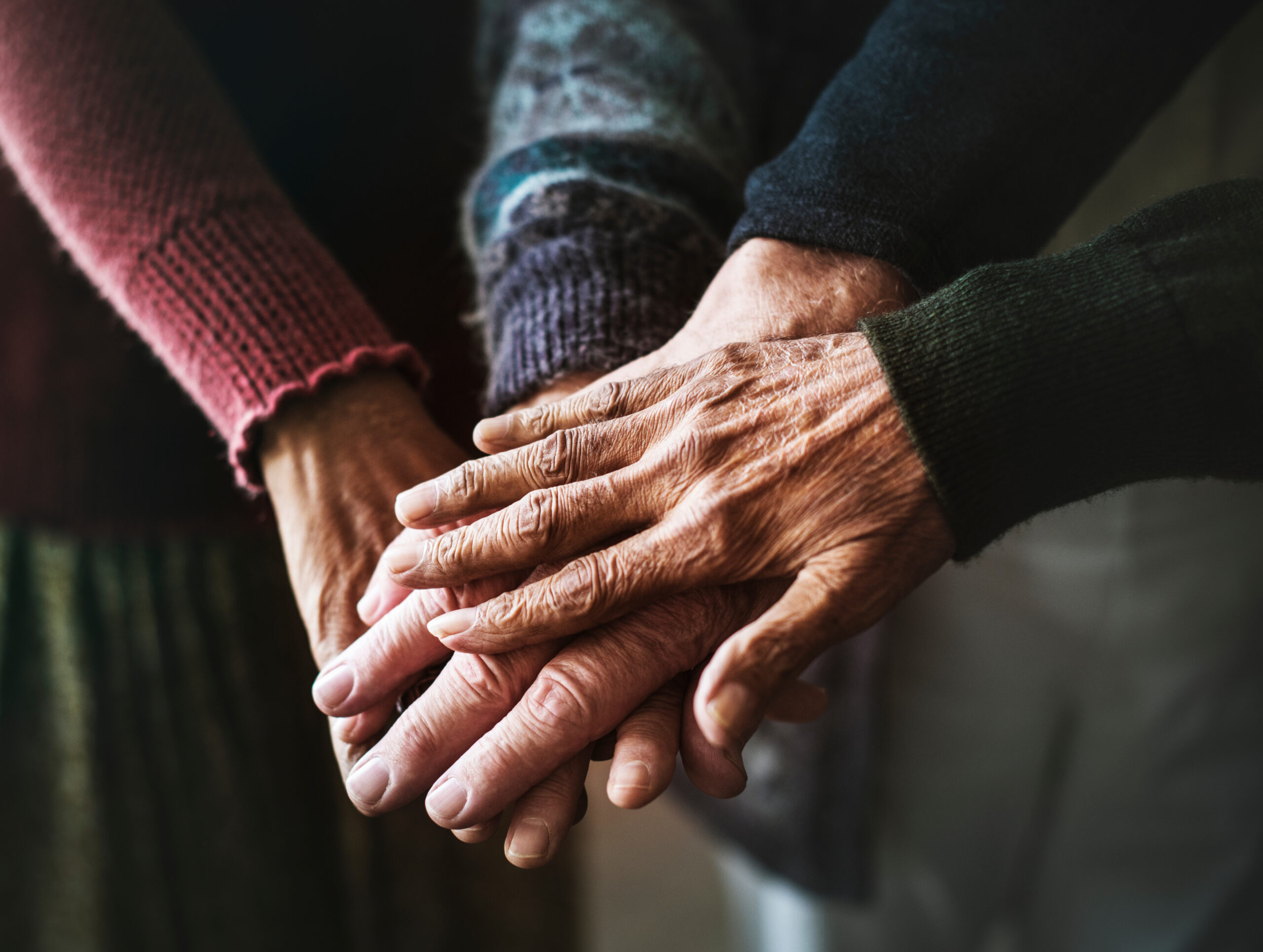 Veste uriașă pentru pensionari! Adio, poștaș! Ce trebuie să faci ca să primești banii direct pe card de luna viitoare