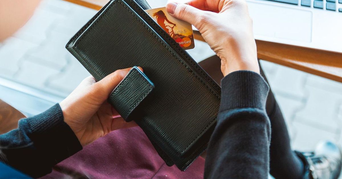Veste uriașă pentru acești români! Vin banii de la stat pentru facturi până în 2026. Cine sunt beneficiarii de drept