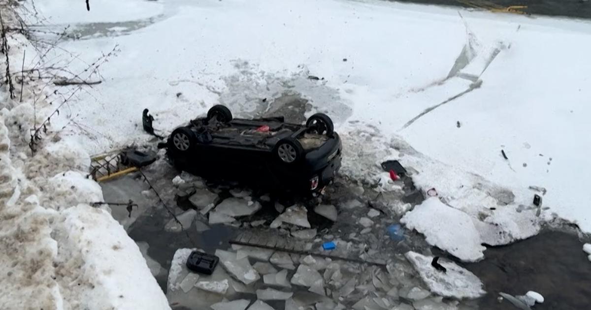 Tragedie pentru o preoteasă și cei 5 copii ai săi! Fiul de 14 ani a murit după ce mașina a căzut 8 metri în gol