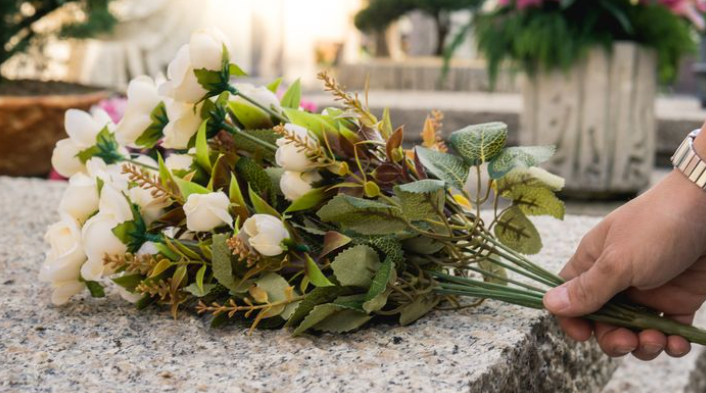 Ajutorul de înmormântare a fost MAJORAT, iar noua SUMĂ primită de familii este…