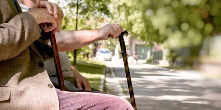 PENSIONARII ar putea primi aceste ajutoare mai târziu din cauza unei contestații la…
