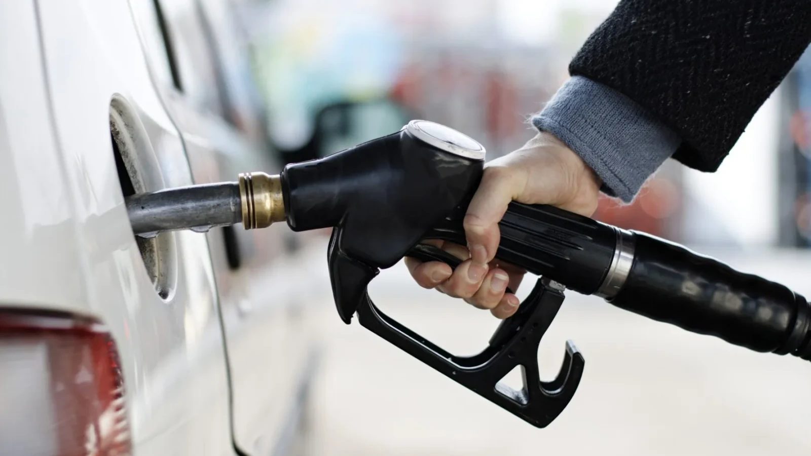 O DECIZIE a Guvernului modifică rețeta benzinei și scade pragul minim de…