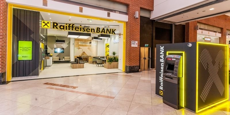 O cunoscută BANCĂ DISPARE definitiv după ce Raiffeisen a semnat contractul pentru achiziția…