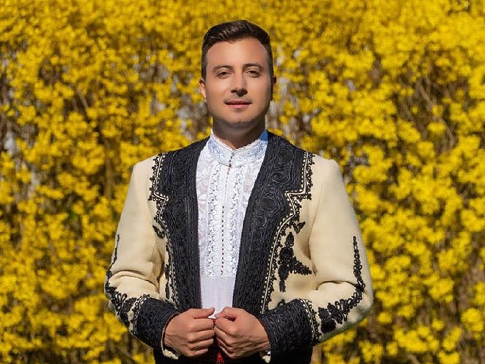 Valentin Sanfira s-a afișat cu o ALTĂ FEMEIE, iar adevărul despre ei este…