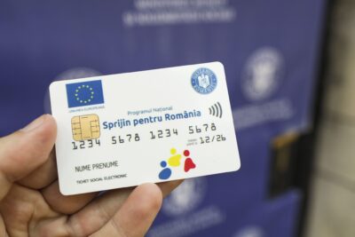 Banii pe CARDURILE SOCIALE întârzie, prima tranșă din 2026 va intra în…