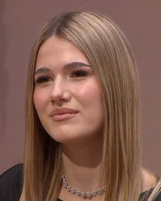 Daniela de la Casa iubirii a uimit fanii cu BOLIDUL de LUX marca…