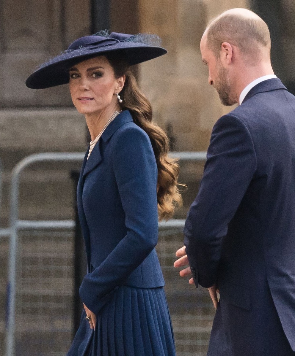 Kate Middleton s-a DESCALȚAT, iar fanii au observat un DETALIU ÎNGRIJORĂTOR la picioarele…