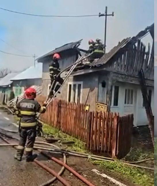 INCENDIU VIOLENT după ce flăcările au cuprins deja nu mai puțin de…
