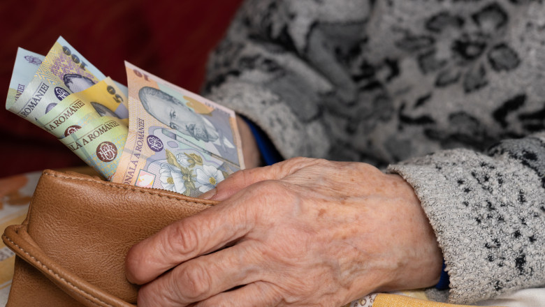 Pensiile se plătesc MAI DEVREME, însă ajutorul financiar pentru milioane de pensionari va fi…