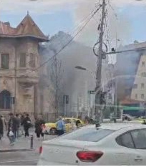 Semafoarele s-au STINS brusc după ce un fum gros a ieșit din…
