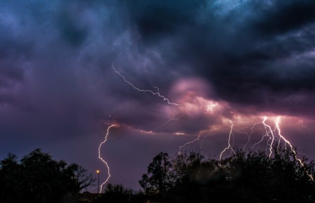 Vremea se SCHIMBĂ radical, iar meteorologii avertizează că rafalele de vânt vor atinge…