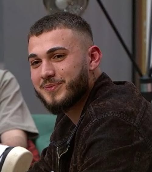 Noul concurent Gabriel a dezvăluit cine este fata care ocupă primul loc în topul său…