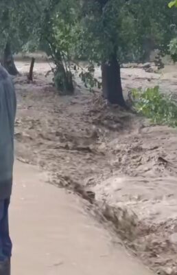 IMAGINI DE COȘMAR: Străzile au devenit râuri după ce a început să plouă…