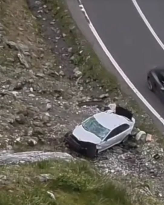 A OPRIT mașina pentru o scurtă pauză, dar a uitat complet să tragă…