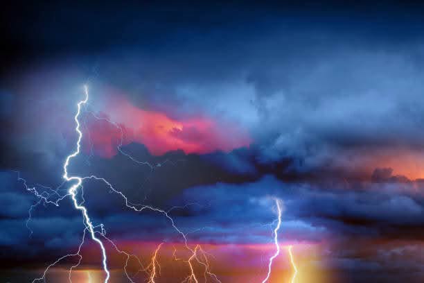 După caniculă, vremea se schimbă BRUSC și urmează fenomene meteo extreme…