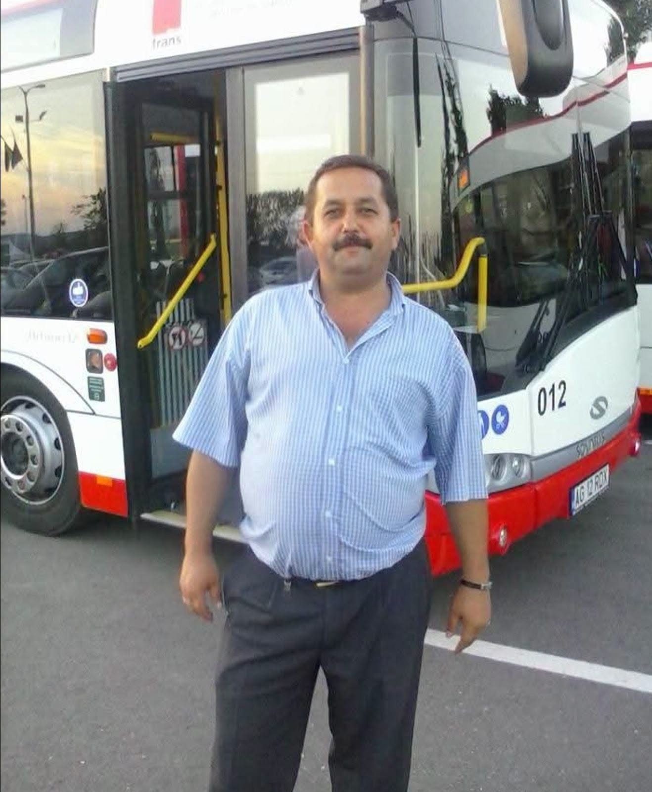 Pasagerii au preluat VOLANUL unui autobuz în mers după ce șoferul a suferit un…