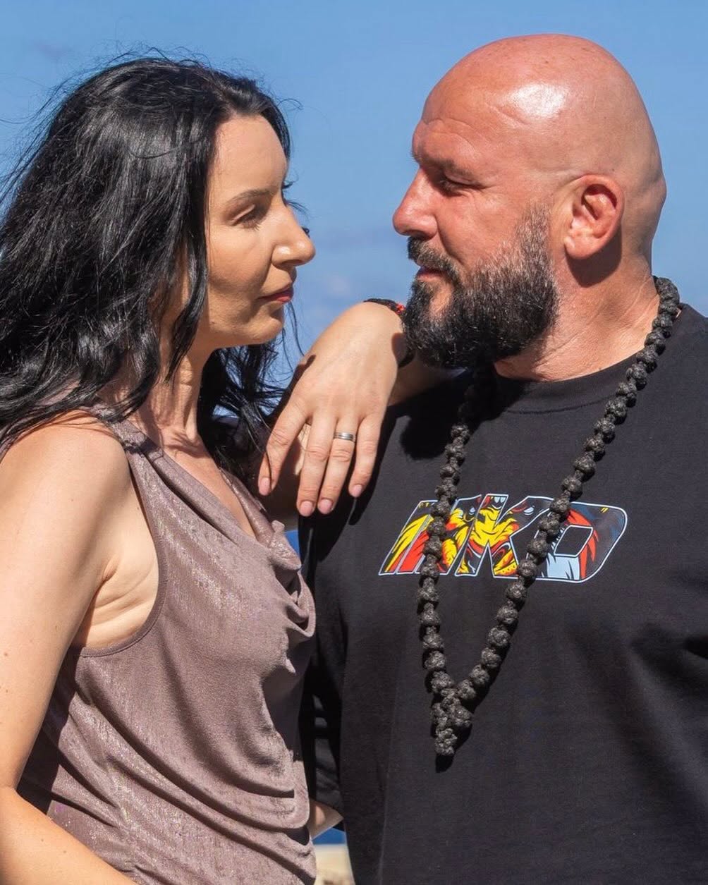 Cine este și cu ce se ocupă Luiza Zmărăndescu. Soția celebrului luptător a devenit cunoscută după participarea la o emisiune TV